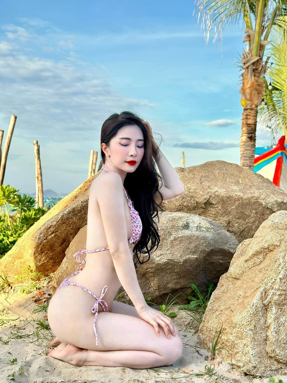 Qu Nh Nga Di N Bikini Khoe Body N Ng B Ng Saostar Vn