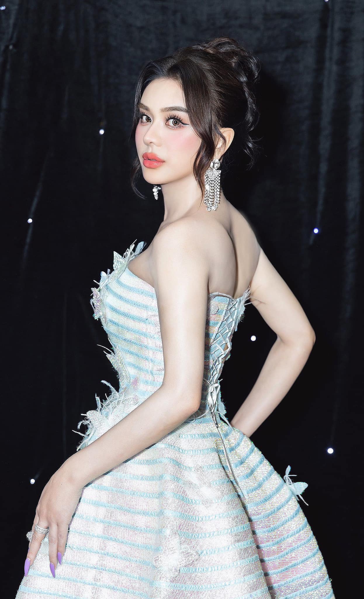 Khoe Nh Di N Bikini N Ng B Ng L M Kh Nh Chi Kh Ng Nh B N Th N Ch