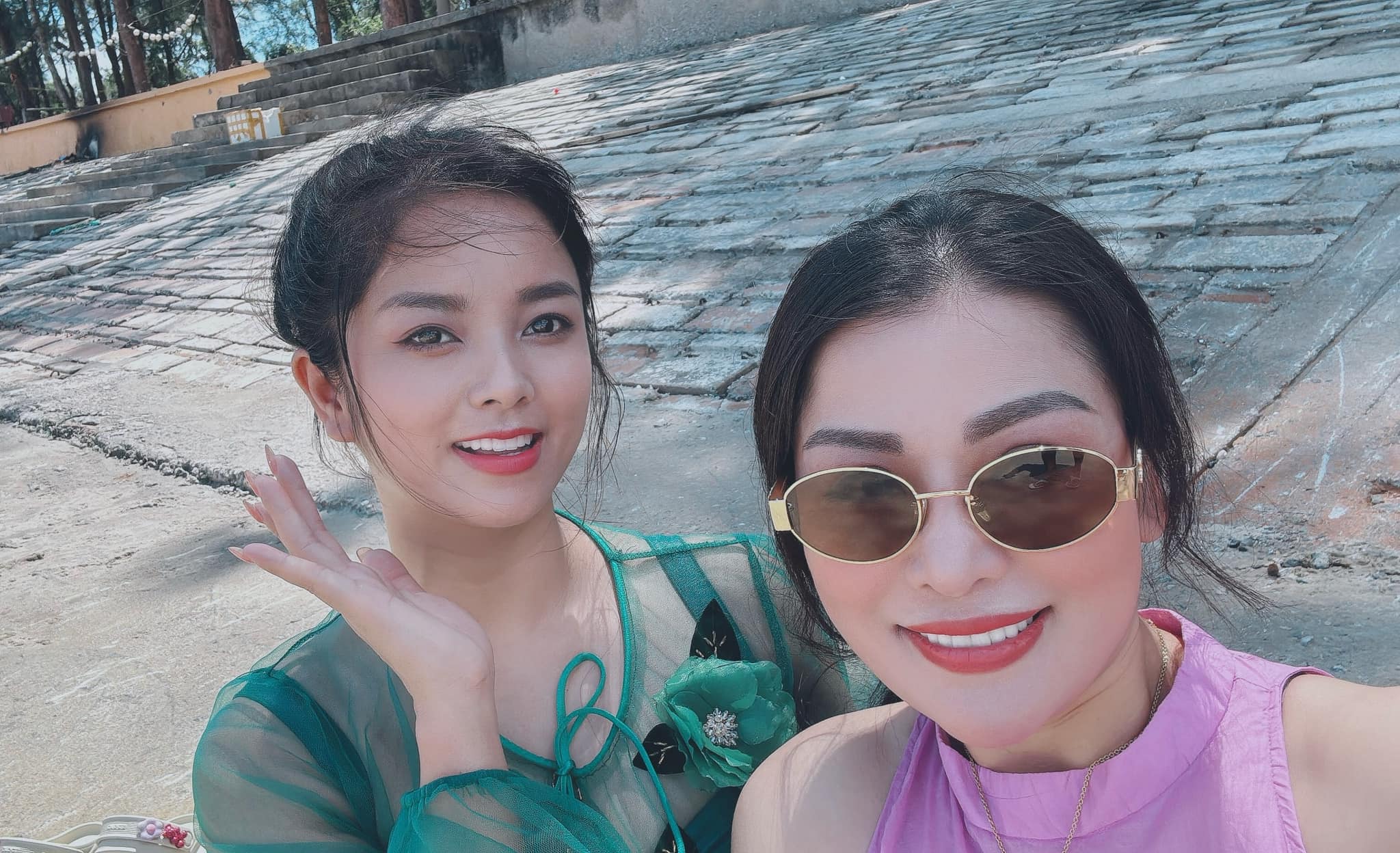 L Quy N Hi M Hoi Di N Bikini Khoe V P C Ng Tr N Tu I U Saostar Vn