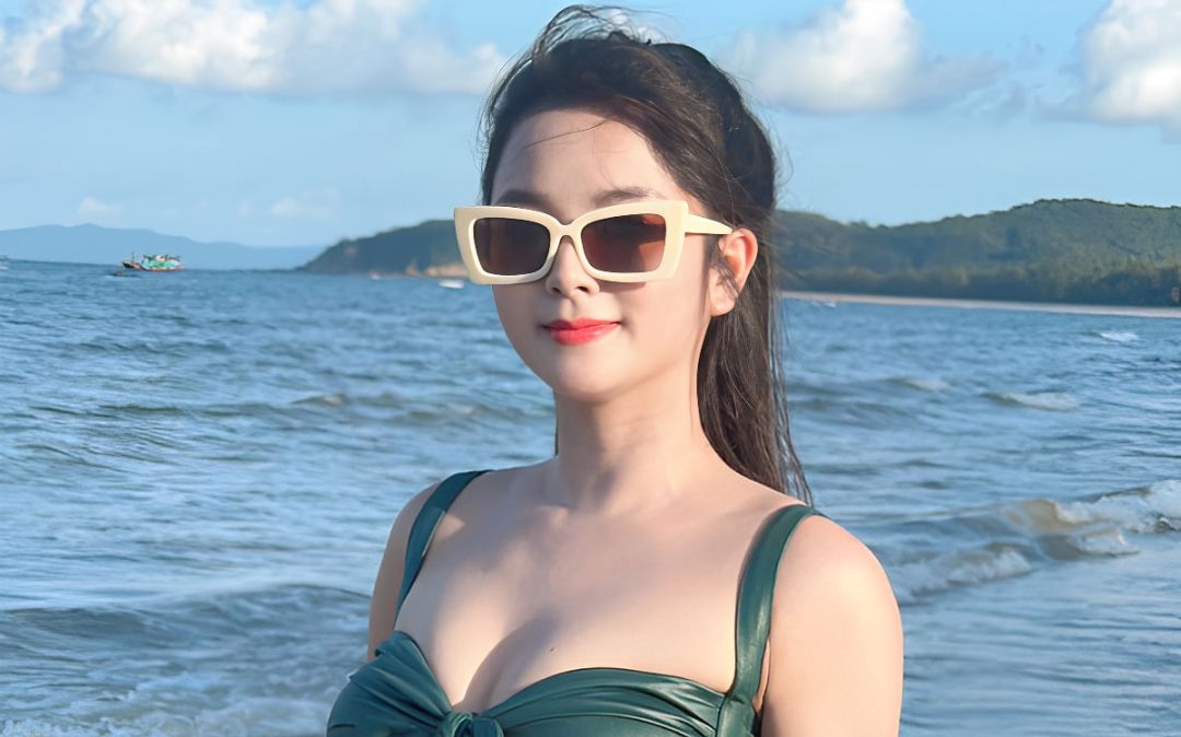 L Quy N Hi M Hoi Di N Bikini Khoe V P C Ng Tr N Tu I U Saostar Vn