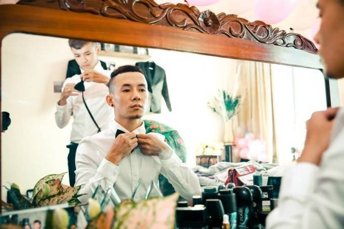 Bo Trần và Thánh Thiện đã có một lễ cưới ấm cúm bên bạn bè và người thân vào tháng 5 năm 2015