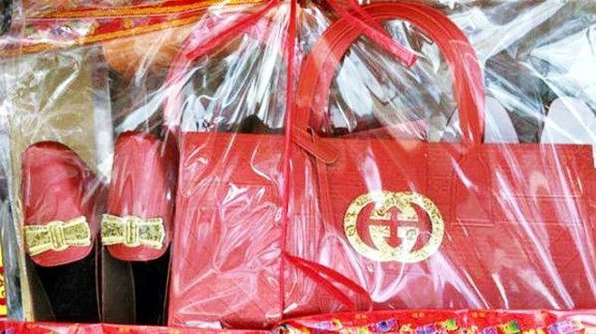 Hàng mã có logo Gucci xuất hiện nhan nhản trên thị trường Hong Kong