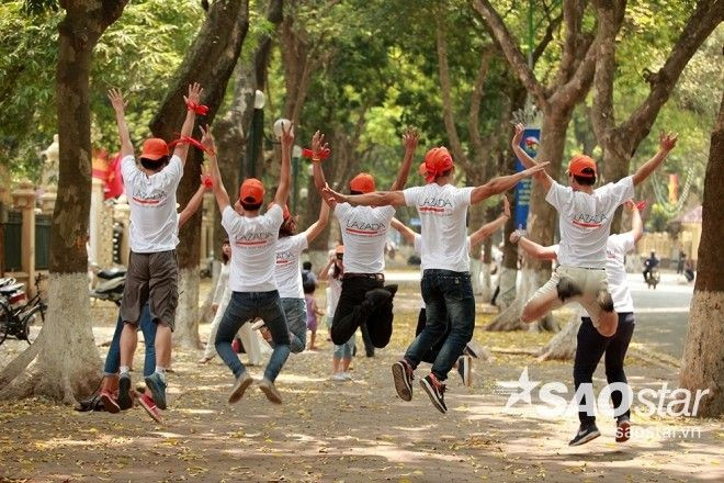 Team vui nhảy cùng khoảng khác đẹp.
