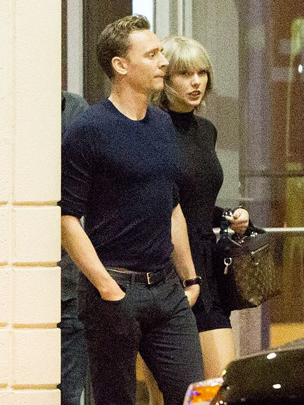 Tom Hiddleston hẹn hò cùng Taylor Swift.