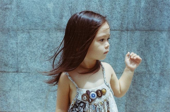 Bé Sol nhận được rất nhiều lời khen của người hâm mộ khả năng diễn xuất, thần thái cùng nét đáng yêu.