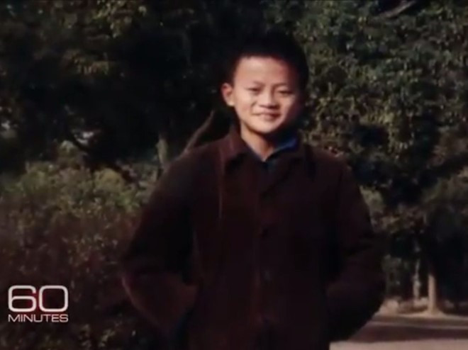 Jack Ma gầy gò và thường đánh nhau với bạn cùng lớp. “Tôi chưa bao giờ sợ những đối thủ to con hơn”, Jack Ma nhớ lại trong Alibaba - cuốn sách của Liu Shiying và Martha Avery. Ma cũng có sở thích như những đứa trẻ khác là bắt dế và cho chúng chọi nhau.