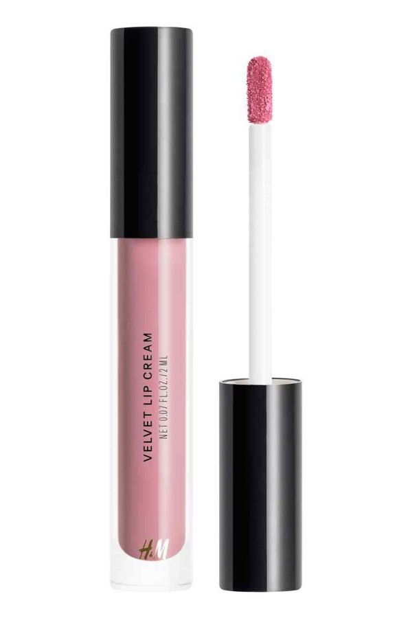 Son liquid của H&M với giá 9 đô (khoảng 200K/cây)