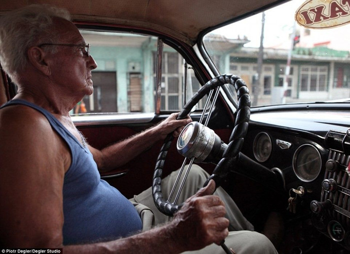 congvienkyJurachoxeotocoCuba-14
