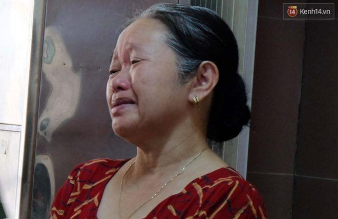Bà Lan liên tục khóc khi kể về con gái.