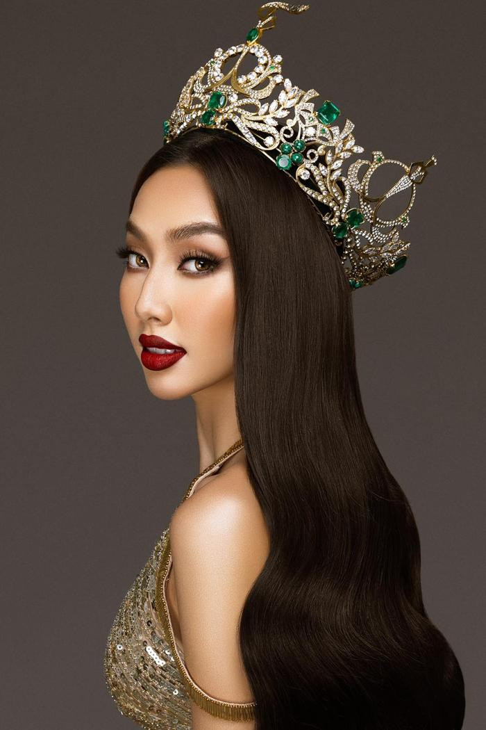 Vương miện mới của Miss Grand 2022 bị fan chê rối rườm rà