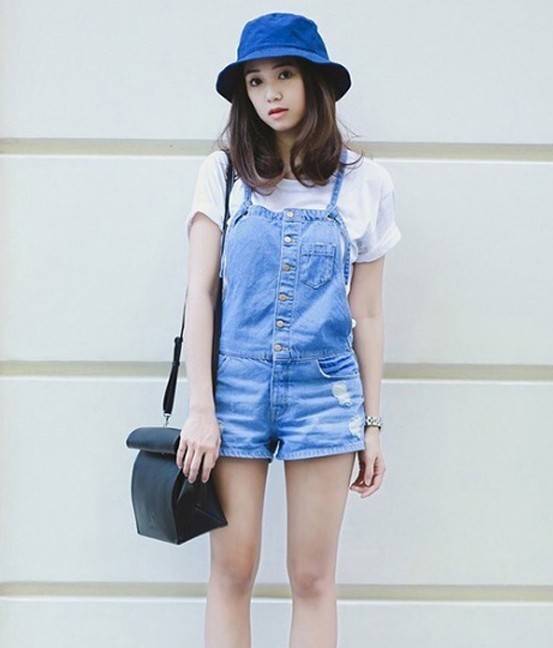 Salim chọn cho mình một chiếc màu đen để dễ dàng mix&match với nhiều trang phục khác nhau.