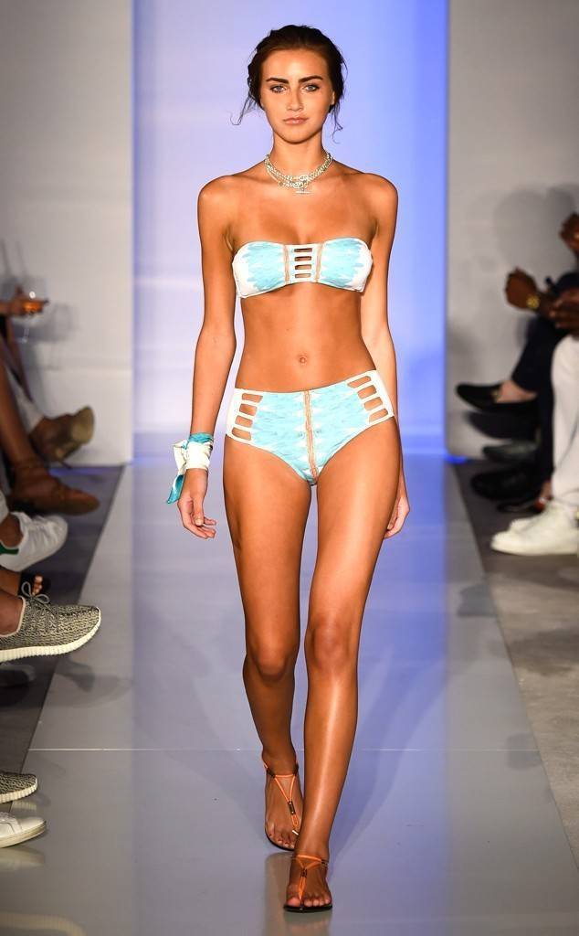 Những mẫu áo tắm nóng bỏng nhất tuần lễ thời trang Miami