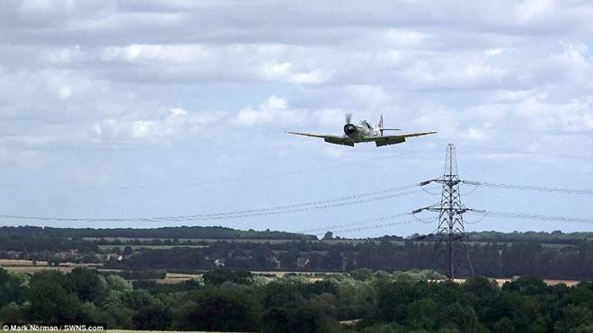 Phi cơ tiếp đất an toàn dù bánh xe không hoạt động