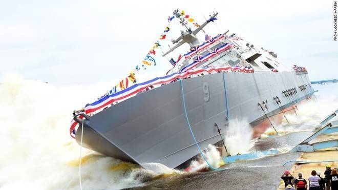 Chiến hạm mới của Mỹ chao đảo sau màn hạ thủy