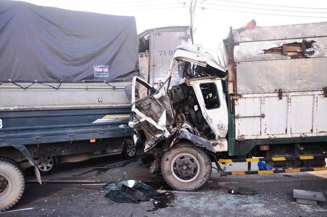 7 ôtô tông liên hoàn trên quốc lộ, 5 người bị thương