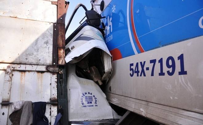 7 ôtô tông liên hoàn trên quốc lộ, 5 người bị thương