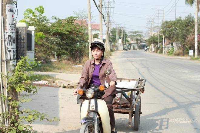 Nhân vật Quỳnh Nga trong phim có cá tính hoàn toàn khác biệt so với những vai diễn trước đây mà Thúy Diễm từng đảm nhận. Chưa có vai diễn nào mà Thúy Diễm phải trở nên bụi đời, phong trần và đàn ông như vậy.