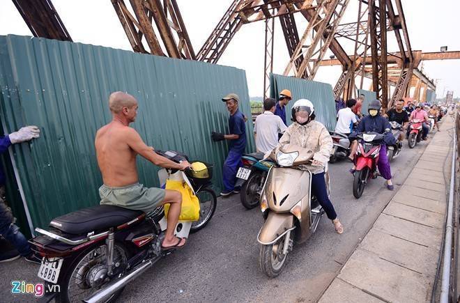 Chôn chân trên cây cầu đang đại tu quy mô lớn