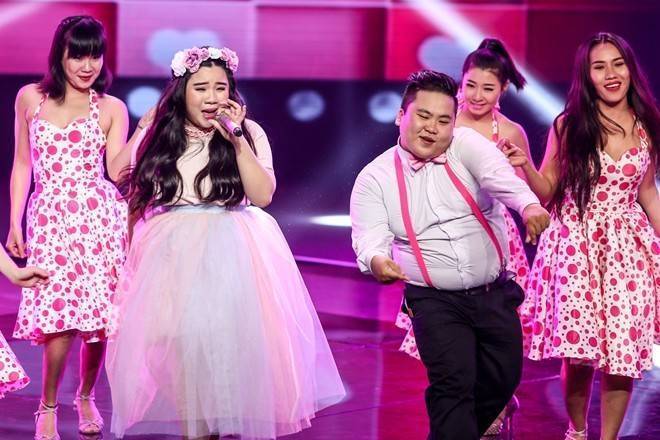 Cô gái mũm mĩm Vân Anh được huấn luyện viên Mỹ Tâm giao ca khúc khó của chính mình là Khóc một mình kết hợp cùng bài hit All about that bass. Cô gái khoe giọng khỏe, vang cùng cách xử lý mạnh mẽ trong những đoạn lên cao. Mỹ Tâm cho biết cô rất vui trước thể hiện của học trò. Cô đặc biệt yêu thích phần đọc rap của chàng trai hỗ trợ. Mr. Đàm lập tức “tố” team Mỹ tâm “giấu bài” vì trong buổi tập không có phần đọc rap.