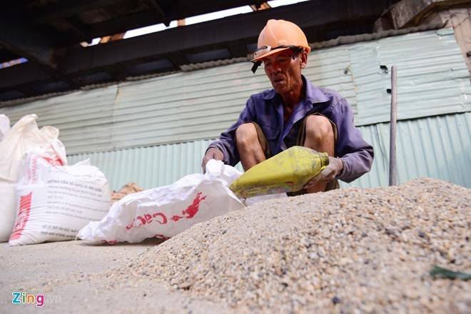 Cạo gỉ sắt cầu Long Biên bằng phun cát áp lực