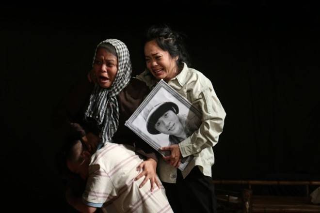 Kim Huyền: Từ 'Người vợ ma' đến 'Người đàn bà uống rượu'