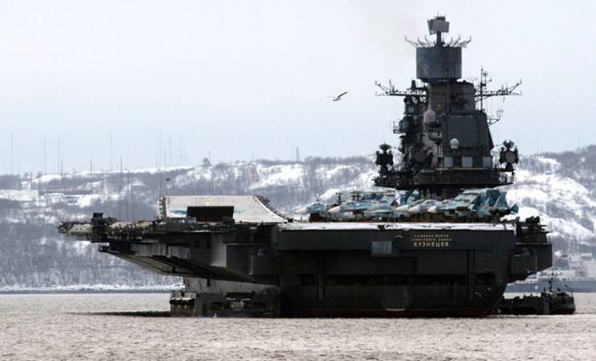 Tàu sân bay Đô đốc Hạm đội Liên Xô Kuznetsov được trang bị nhiều tên lửa hành trình bắn hạ máy bay.