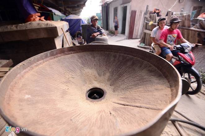 Cạo gỉ sắt cầu Long Biên bằng phun cát áp lực