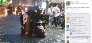 Bức ảnh chụp lại khoảnh khắc người dân vật vã đối phó với trận ngập ở Sài Gòn thu hút sự chú ý của cư dân mạng - (Ảnh chụp màn hình)