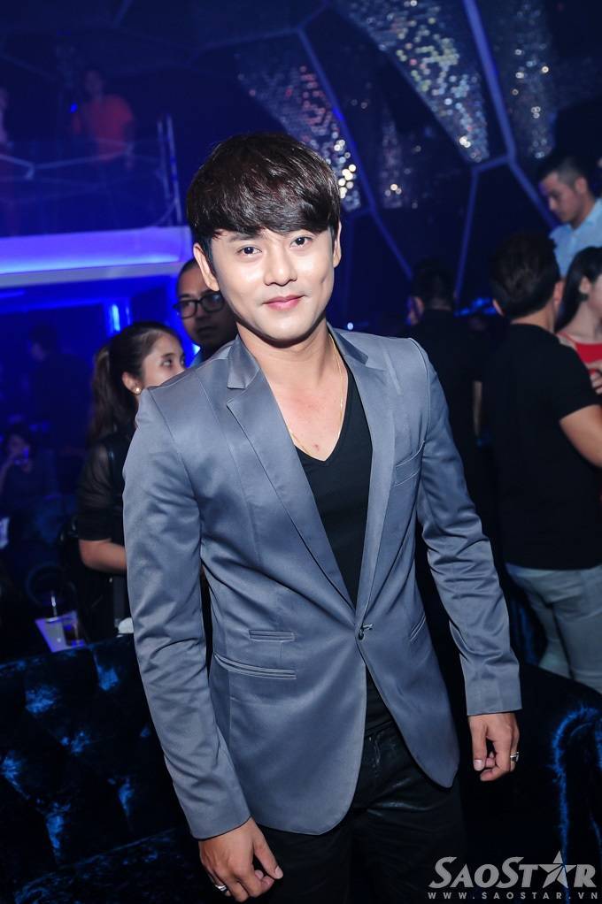 Ca sĩ Ưng Đại Vệ.