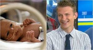 Cậu bé Kenny nay là một thiếu niên hài hước.