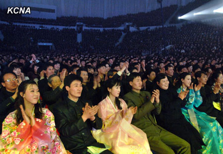 Ban nhạc nữ chuyên hát trong các chương trình biểu diễn nghệ thuật phục vụ quân đội và chính phủ Bắc Triều Tiên.