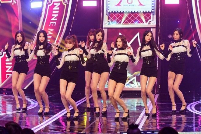 Những ông trùm, tài phiệt giàu có thường bỏ ra số tiền triệu đô mời các diva, nhóm nhạc hàng đầu thế giới đến biểu diễn riêng. Fan Kpop cũng có thể học tập cách tiêu tiền này, chọn ra những nhóm nhạc, nghệ sĩ yêu thích nhất và trả tiền để có được một concert riêng.