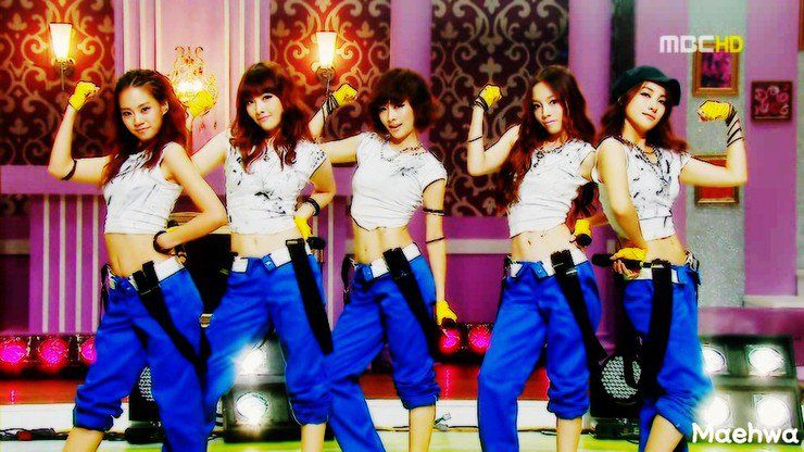 KARA vừa tuyên bố tan rã, dùng tiền để giúp các cô gái tiếp tục duy trì nhóm cũng là một việc hữu ích.