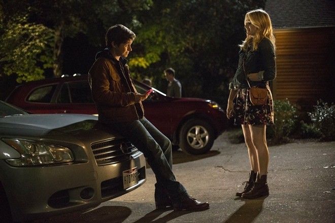 The-5th-Wave-17-Nick-Robinson-and-Chloë-Grace-Moretz