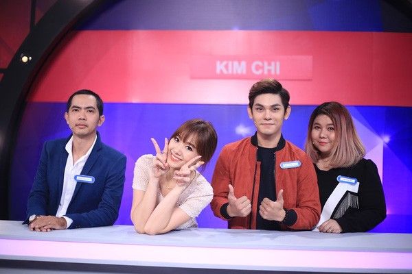 Hari Won cùng đồng đội trong gameshow tối qua.