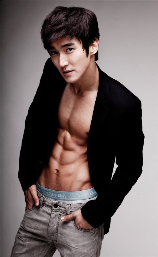 Choi Siwon (3) (550 x 894)