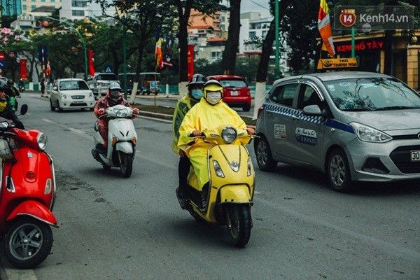 Dù trời không mưa và tạnh ráo...