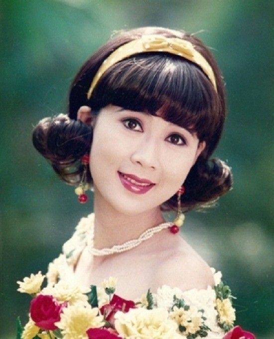 Sở hữu nhan sắc xinh đẹp hiếm có với đôi mắt bồ câu, khuôn mặt như trăng rằm,mũi dọc dừa, cằm V-line, Diễm Hương chính là biểu tượng nhan sắc khiến nhiều người say mê.