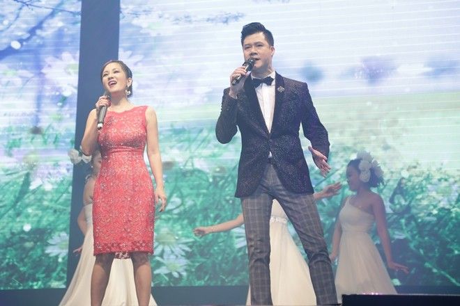 Cặp đôi ca sĩ hòa giọng ngọt ngào trong những bản tình ca, có thể xem liveshow này như “phiên bản” Vì Ta Cần Nhau của 9 năm trước.