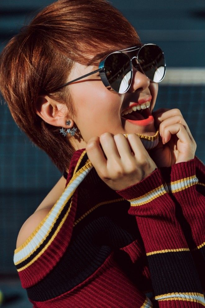 Bắt mốt đúng chuẩn với chiếc kính hot trend xuân hè 2016. Hoa tai đeo ngược cực độc đáo của Hằng liệu có là đón đầu trào lưu hot trend tại Việt Nam trong thời gian tới ?