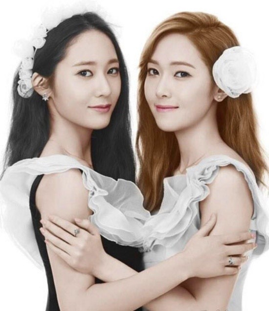 Hình ảnh long lanh bên chị gái Jessica.