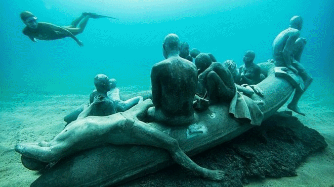 Nín thở khám phá bảo tàng điêu khắc dưới nước đầu tiên ở Châu Âu Ảnh 2