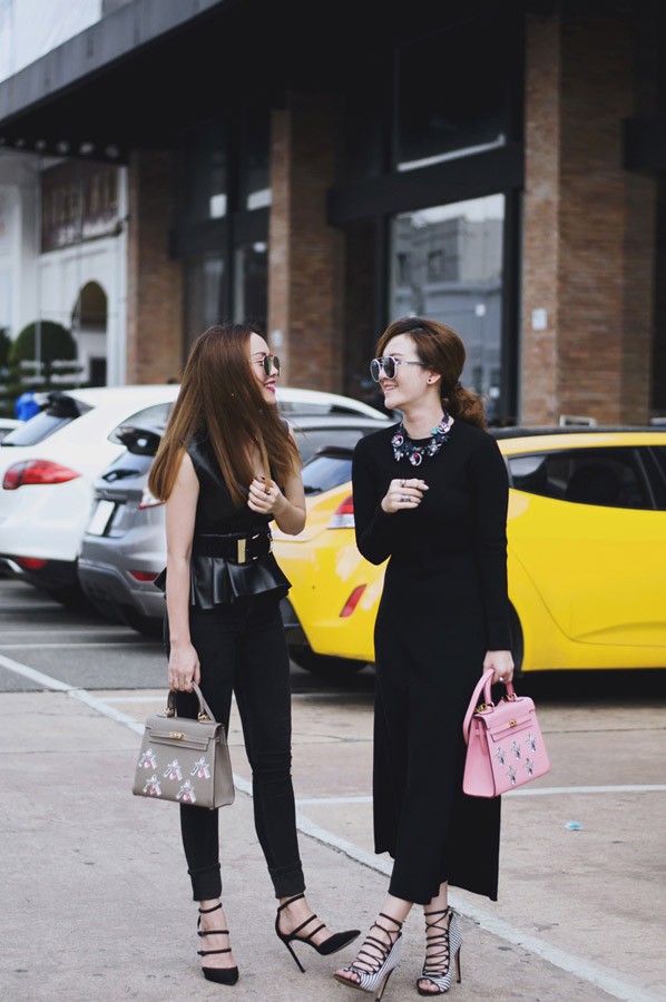 Chị em Song Yến trông cực kỳ thời thượng với hai outfit hoàn toàn khác nhau trên cùng tông màu.