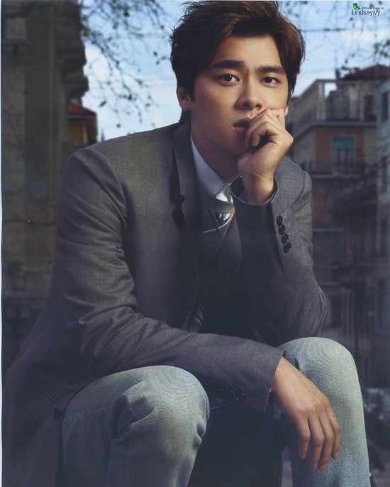 Với thu nhập trong năm 2015 lên đến 69 triệu NDT (gần 250 tỷ đồng) Lý Dịch Phong đã giành được vị trí thứ 9 chỉ đứng sau những tên tuổi kì cựu trong làng giải trí như như Phạm Băng Băng, Châu Kiệt Luân, Triệu Vy, Lưu Đức Hoa...