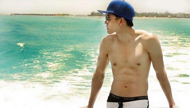 Cơ thể hoàn hảo đầy nam tính.