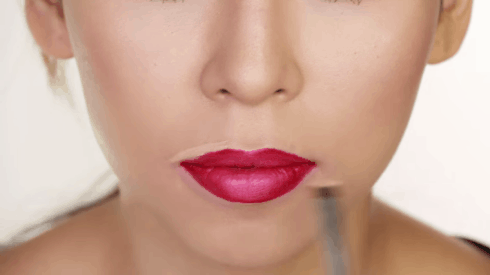 'A-lê-hấp' môi mỏng thành dày căng mọng qua vài bước make up đơn giản Ảnh 2