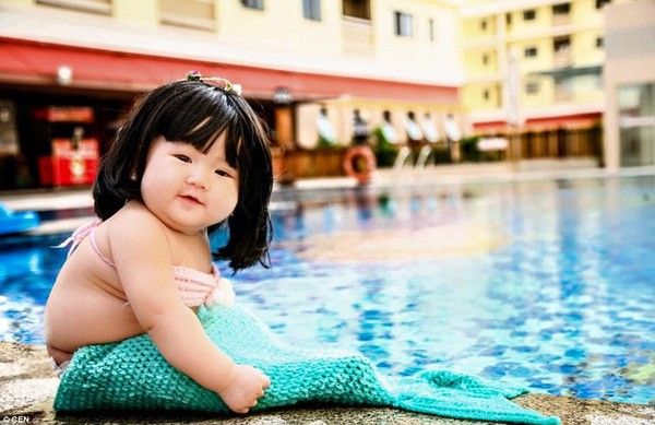 Hình ảnh cô bé nhanh chóng chiếm được sự yêu thích của độc giả nước ngoài.