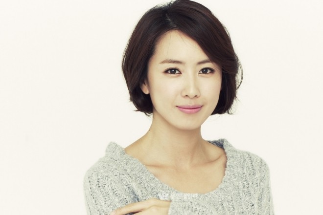 Sau Yu Aoi, mẫu phụ nữ mà đại úy của Hậu duệ mặt trời yêu thích là diễn viên đàn chị Hong Eun Hee.