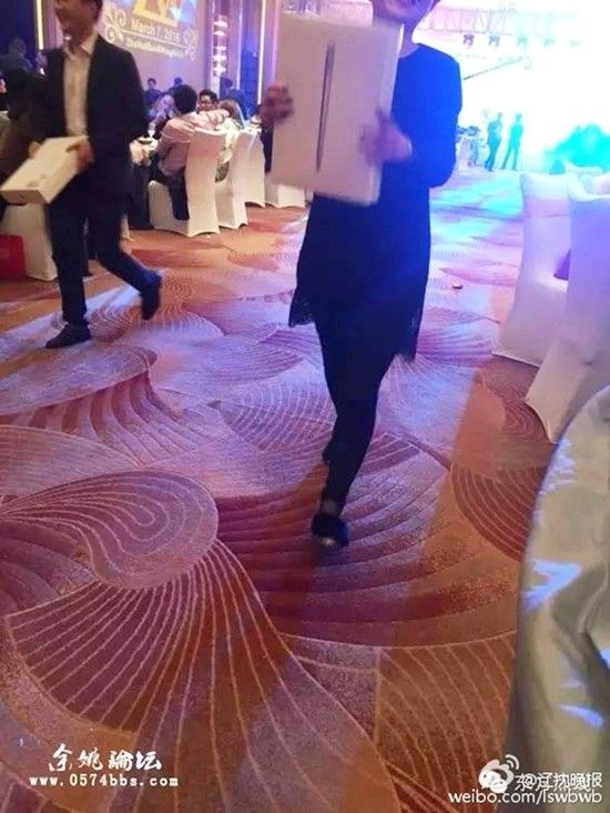 Ai nấy đều vô cùng hào hứng và hy vọng thần may mắn sẽ mỉm cười với mình.