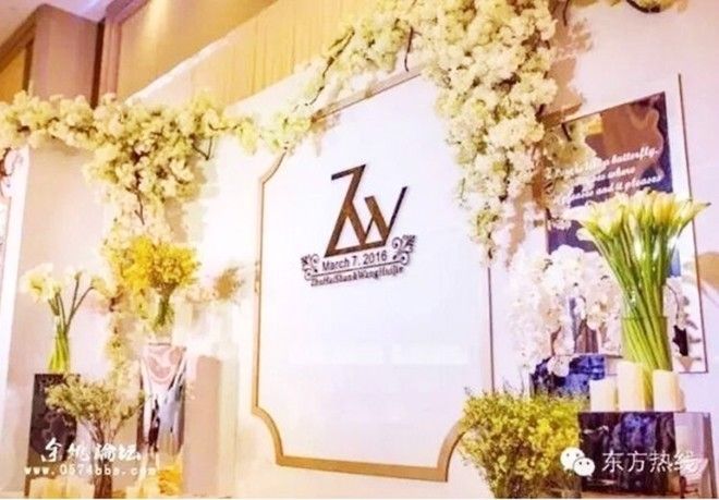 Chú rể mang họ Chu, còn cô dâu họ Vương.